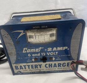 200-m Comet Vintage Model 200m Battery Charger 6v/12v 2 Amp Usa Tested - Working