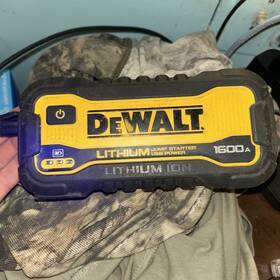 5016890 Dewalt The 1600 Peak Amp Jump Starter 5016890 Dewalt The 1600 Peak Amp Jump Starter