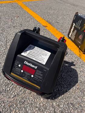 Dh0163 Diehard Gold 125-amp 6-volt/12-volt Battery Charger And Engine Starter Like New