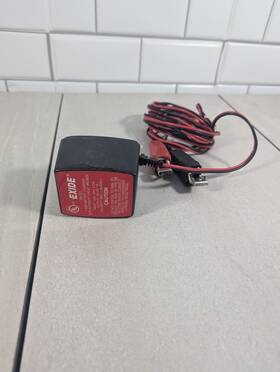 700-1201 Exide 1 Amp Battery Charger With Automatic Circuit Breaker 700-1201 Exide 1 Amp Battery Charger With Automatic Circuit Breaker