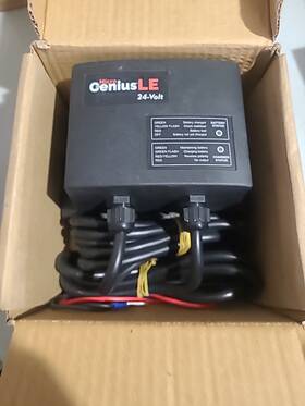 Le-2405-a0 Microgenius Le 24-volt Battery Charger 5amp 88-140vac