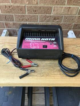 Mkc-10 Minn Kota Lots Marine/rv 10amp Battery Charger Model Mkc-10 Minn Kota Lots Marine/rv 10amp Battery Charger Model