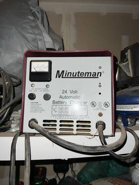 957731 Minuteman 24 V Battery Charger
