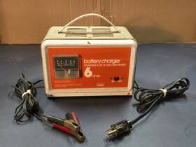 61-81058 Montgomery Ward Vintage 6 Amp Or 12 Volt Battery Charger Model Works