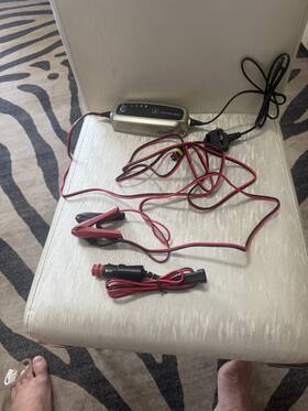 A0009823221 Oem Mercedes Benz Fast Battery Charger With Trickle Charge Function For Acid And Lifepo4