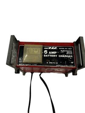 8010 Rac Vintage 6/12 Volt 6 Amp Solid State Automotive Battery Charger Works