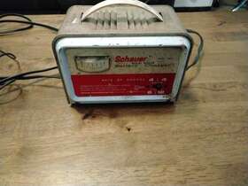 0125-05 Schauer Vintage Charge Master 4 Amp 6/12 Volt Battery Solid State Charger