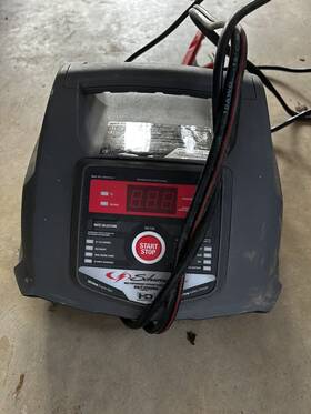940261162 Schumacher Jump Charger Used Black And Red Plug In