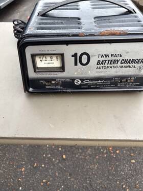 H884 Schumacher Vintage 6/12 Volt Battery Charger Tested