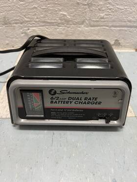 Se-82-6 Schumacher Se-86-2 6/2 Amp Dual Rate Manual Battery Charger 12 Volt Se-82-6 Schumacher Se-86-2 6/2 Amp Dual Rate Manual Battery Charger 12 Volt