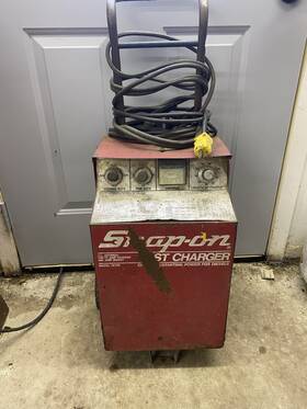 Ya168 Snap-on Vintage Battery Charger Model