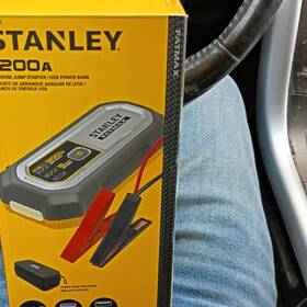 Stanley 1463201594 1200 Peak Amp Automotive Jump Starter With Power Bank And Flashlight