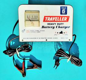 2-7691 Traveller Tci Industries Inc. Vintage Battery Charger 6 / 12 Volt Dc In Good Working Order Used