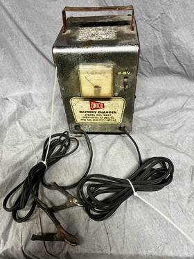 626f Unico Vintage Battery Charger Model# 6v And 12v Capability Works Good