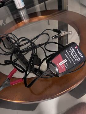 Sw121010b Yuasa 1 Amp Battery Charger